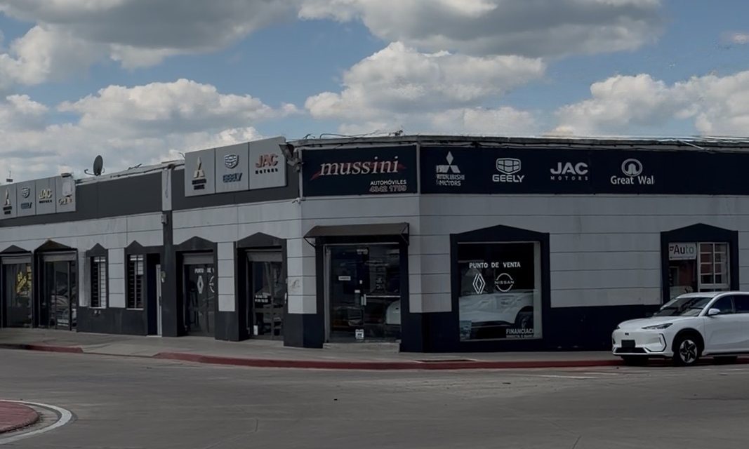 Frente del local de Mussini Automóviles en Av. Luis Alberto de Herrera 1001